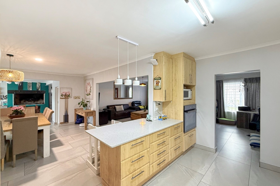 2 Bedroom Property for Sale in Welgelegen 3 Western Cape